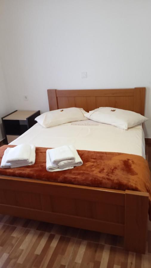 Tolis Rooms Himarë Exterior foto